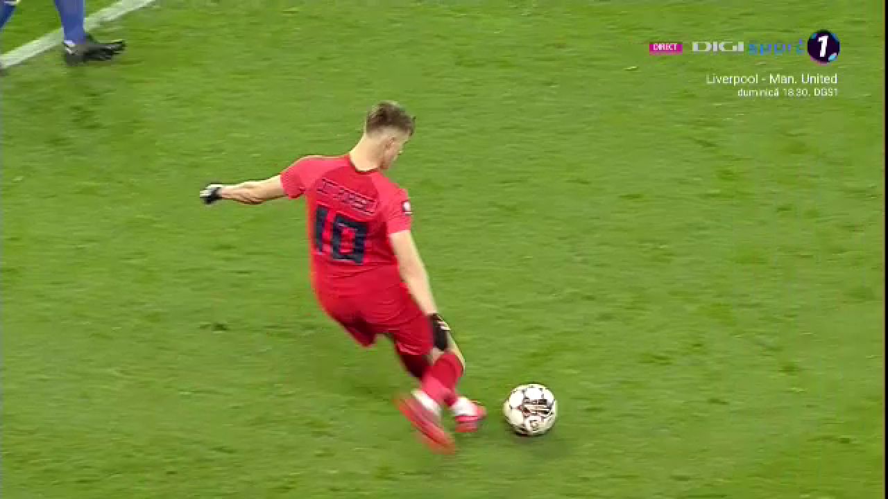 A văzut la Neymar? Octavian Popescu a încercat un gol spectaculos. Vâlceanu a respins cu mare dificultate_9