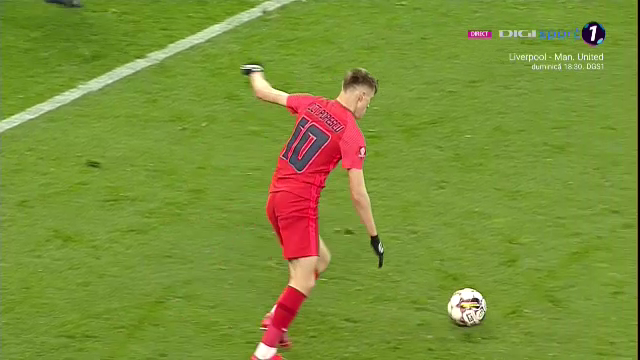A văzut la Neymar? Octavian Popescu a încercat un gol spectaculos. Vâlceanu a respins cu mare dificultate_10