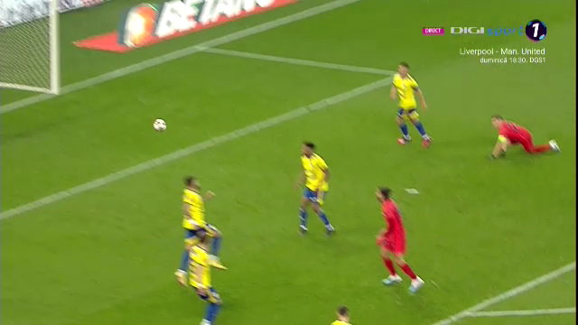 A văzut la Neymar? Octavian Popescu a încercat un gol spectaculos. Vâlceanu a respins cu mare dificultate_12