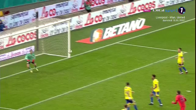 A văzut la Neymar? Octavian Popescu a încercat un gol spectaculos. Vâlceanu a respins cu mare dificultate_13