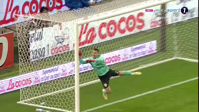 A văzut la Neymar? Octavian Popescu a încercat un gol spectaculos. Vâlceanu a respins cu mare dificultate_16