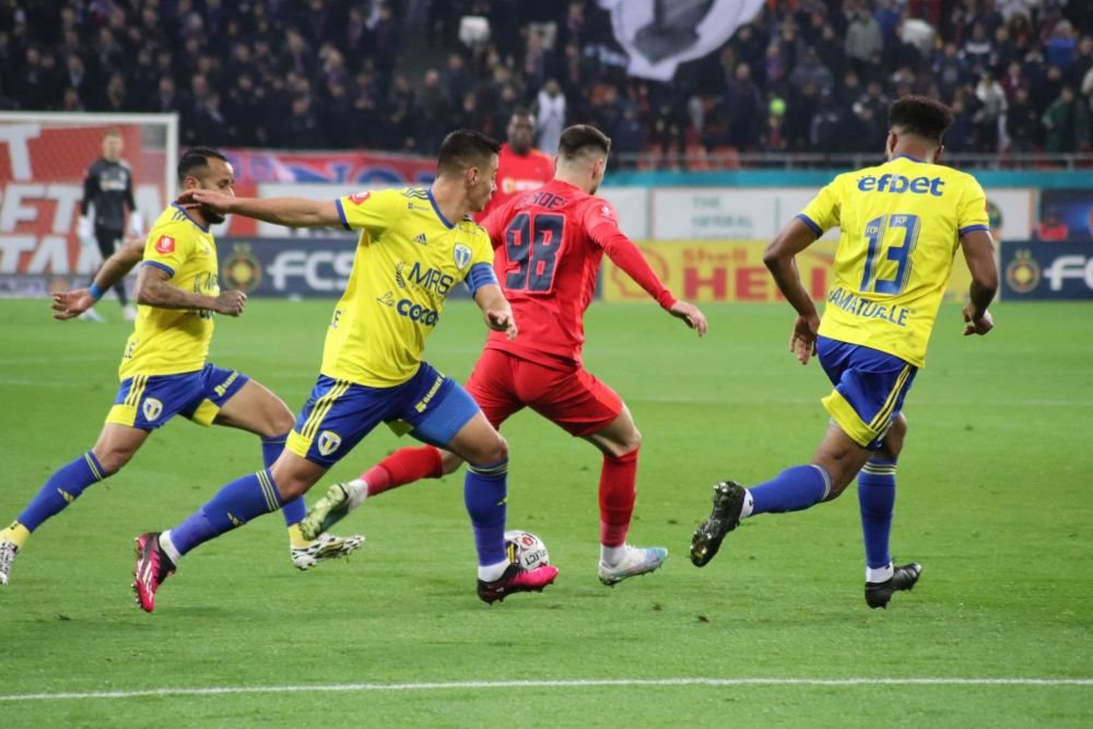 FCSB - Petrolul Ploiești | Cum a descris Helmut Duckadam jocul „roș-albaștrilor” din prima repriză_5