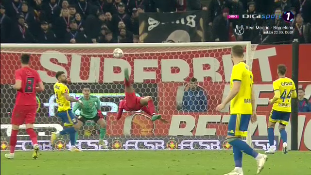Gol de generic înscris în FCSB - Petrolul! Edjouma a reușit o foarfecă de senzație și a încheiat meciul în mare stil_40