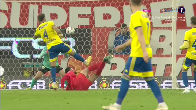 Gol de generic înscris în FCSB - Petrolul! Edjouma a reușit o foarfecă de senzație și a încheiat meciul în mare stil_46