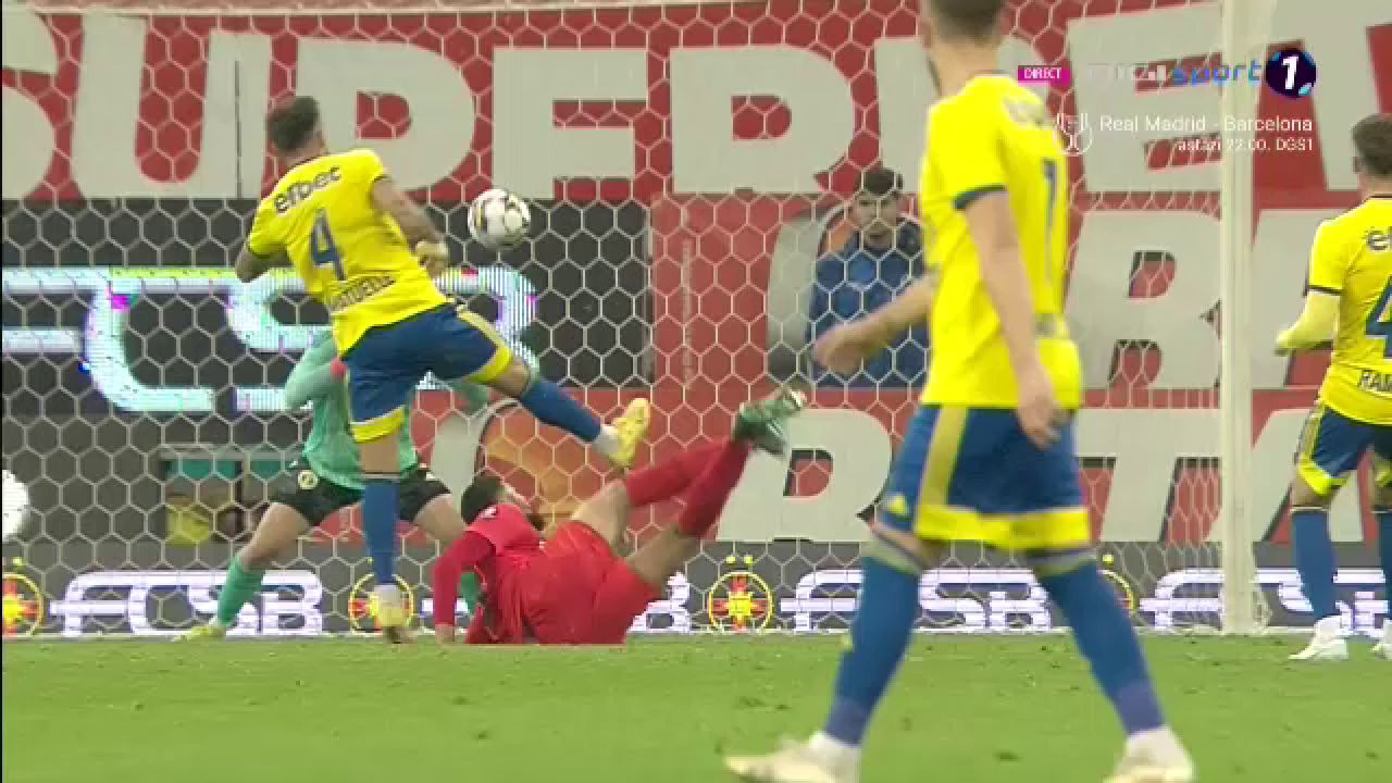 Gol de generic înscris în FCSB - Petrolul! Edjouma a reușit o foarfecă de senzație și a încheiat meciul în mare stil_46