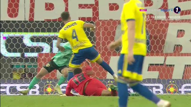 Gol de generic înscris în FCSB - Petrolul! Edjouma a reușit o foarfecă de senzație și a încheiat meciul în mare stil_49