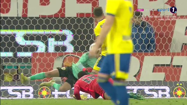 Gol de generic înscris în FCSB - Petrolul! Edjouma a reușit o foarfecă de senzație și a încheiat meciul în mare stil_51