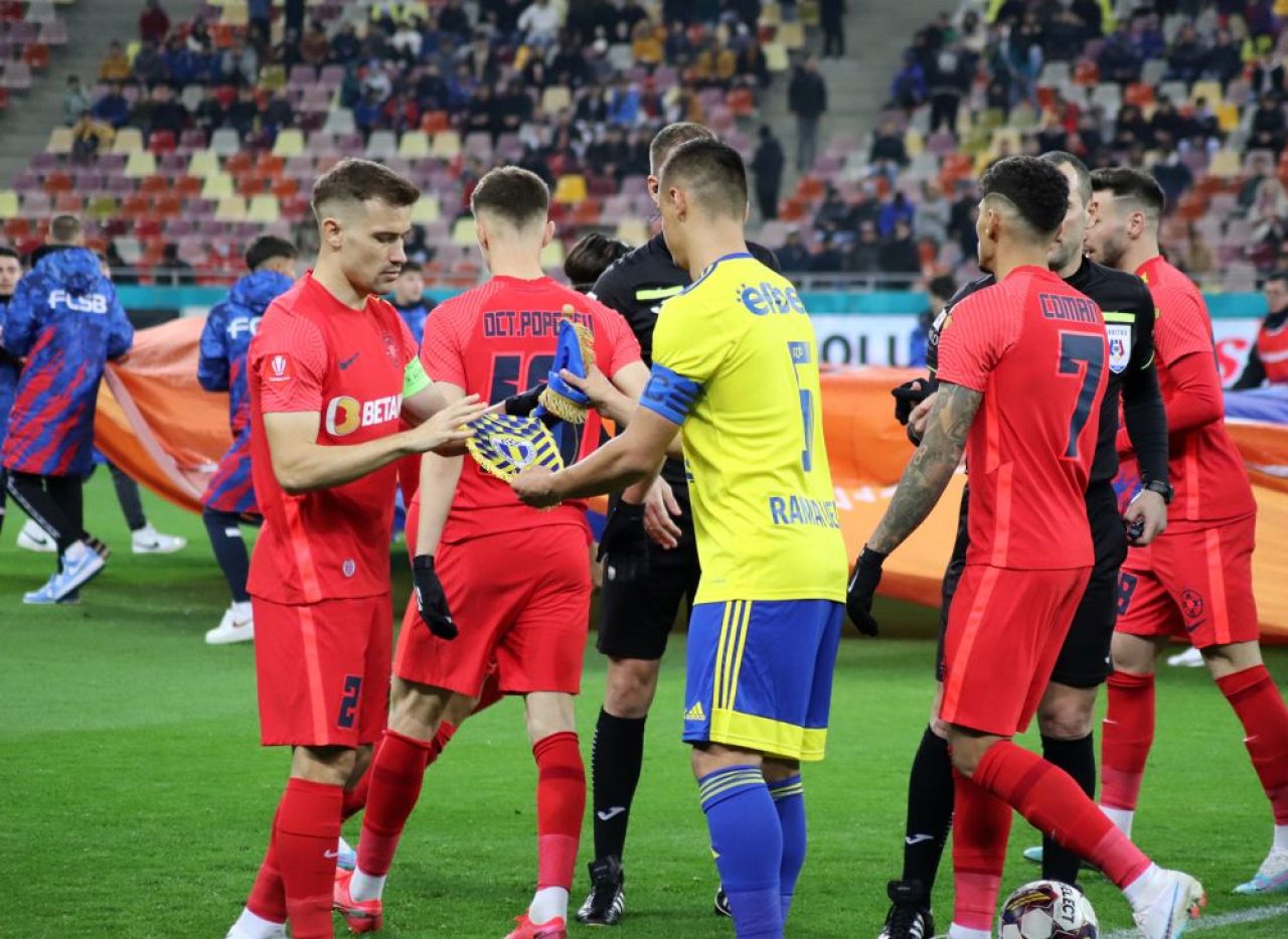 Cele mai tari imagini din prima repriză a meciului FCSB - Petrolul Ploiești_18