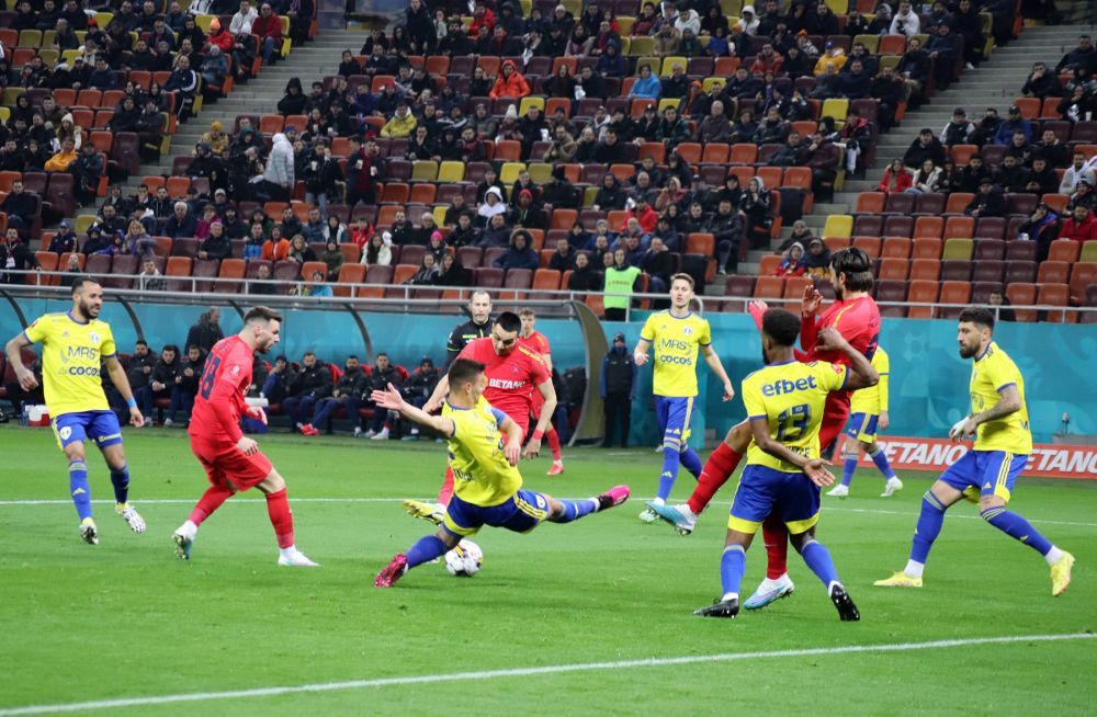 Cele mai tari imagini din prima repriză a meciului FCSB - Petrolul Ploiești_22