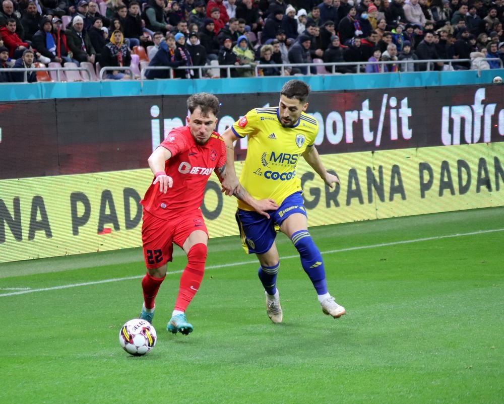 Cele mai tari imagini din prima repriză a meciului FCSB - Petrolul Ploiești_26