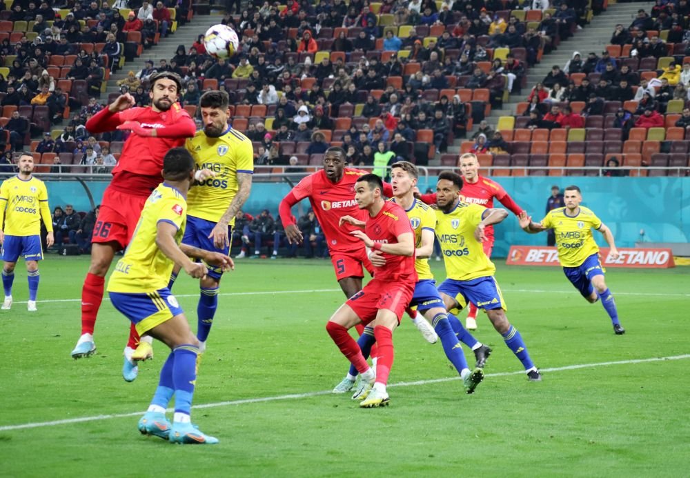 Cele mai tari imagini din prima repriză a meciului FCSB - Petrolul Ploiești_29