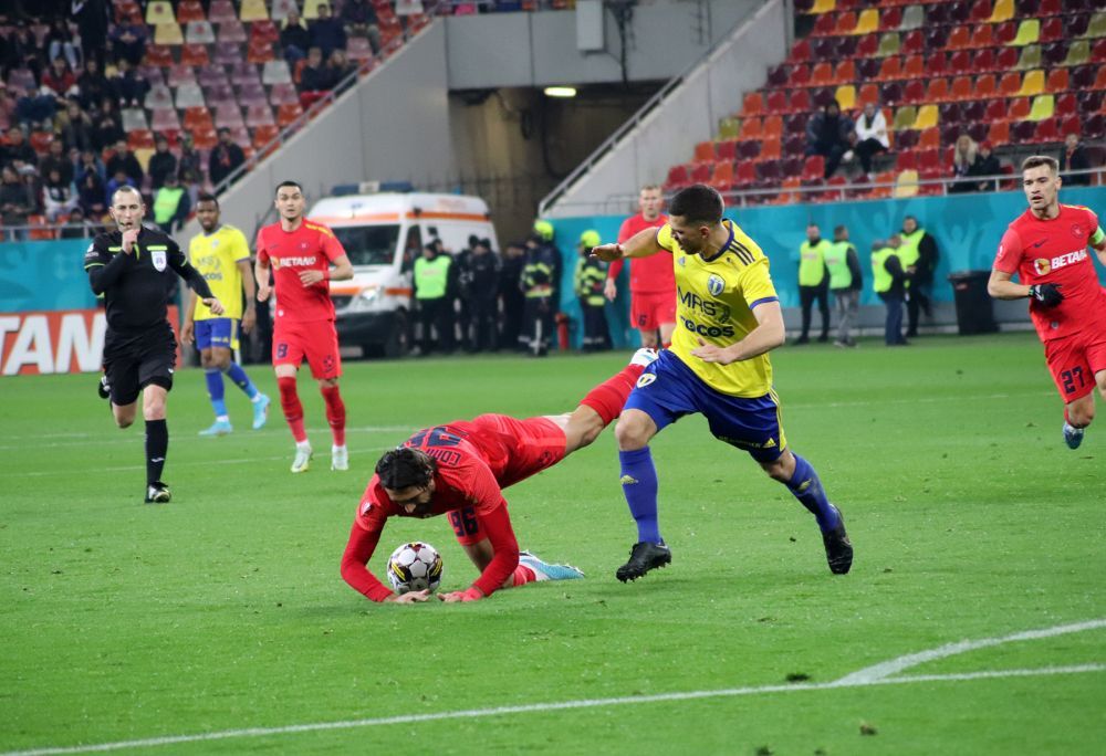 Cele mai tari imagini din prima repriză a meciului FCSB - Petrolul Ploiești_33
