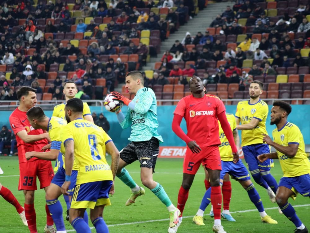 Cele mai tari imagini din prima repriză a meciului FCSB - Petrolul Ploiești_36