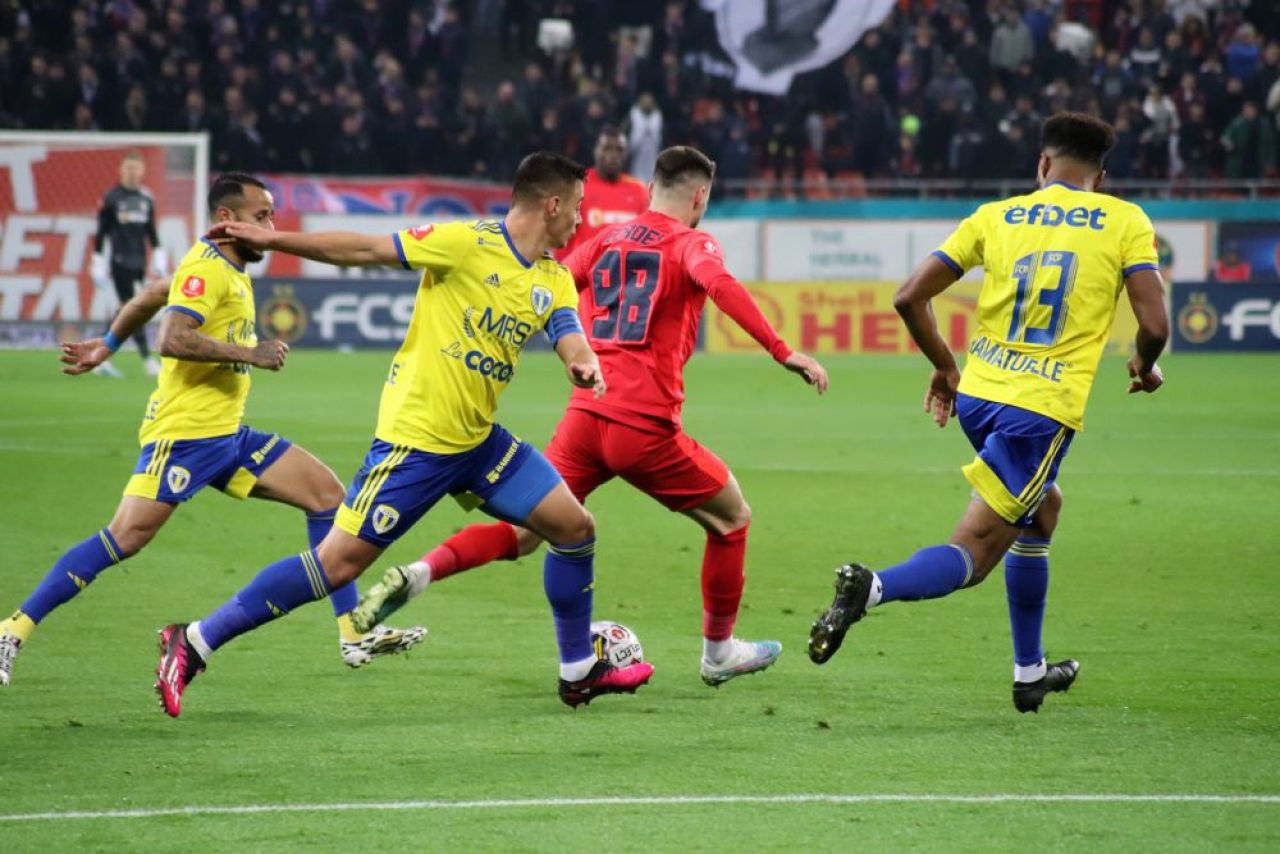 Cele mai tari imagini din prima repriză a meciului FCSB - Petrolul Ploiești_37