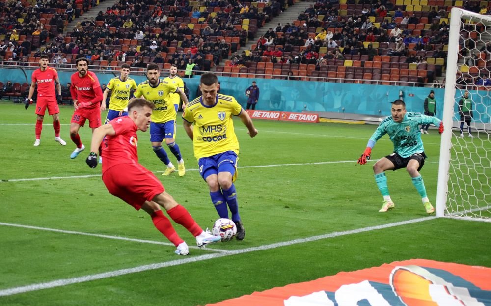 Cele mai tari imagini din prima repriză a meciului FCSB - Petrolul Ploiești_38