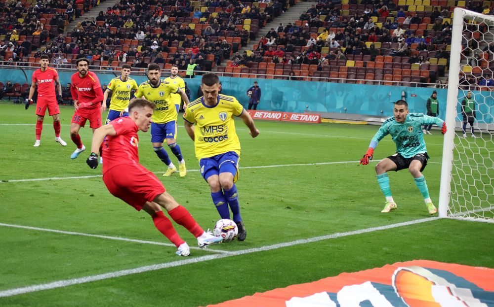 Cele mai tari imagini din prima repriză a meciului FCSB - Petrolul Ploiești_38