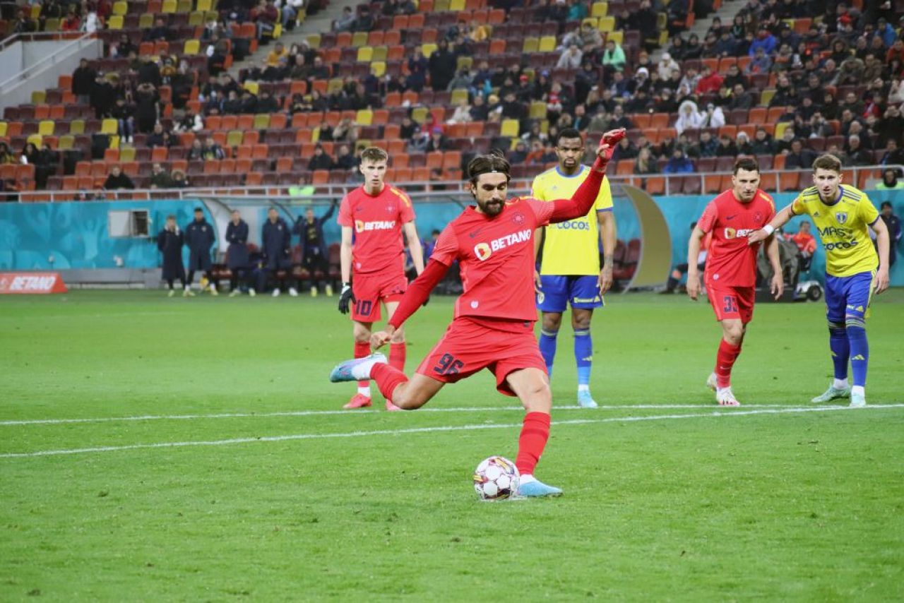 Cele mai tari imagini din prima repriză a meciului FCSB - Petrolul Ploiești_42