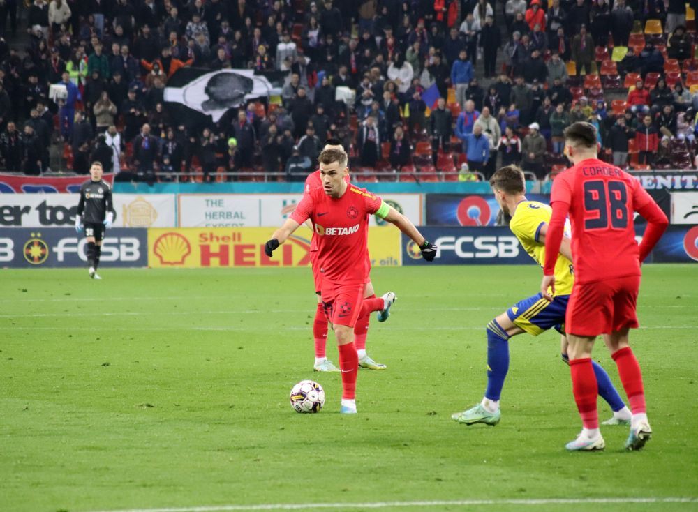 Cele mai tari imagini din prima repriză a meciului FCSB - Petrolul Ploiești_44