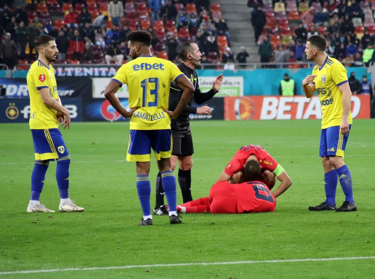 Cele mai tari imagini din prima repriză a meciului FCSB - Petrolul Ploiești_45