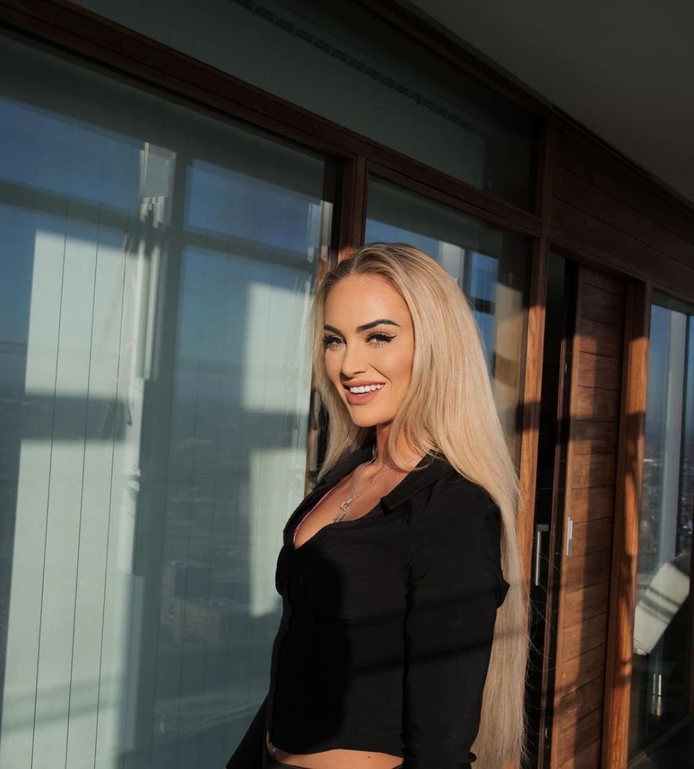 Sportiva care a refuzat o ofertă de 100.000 de lire sterline de la un site de adulți. Are un fizic de model, dar se axează pe carieră_25
