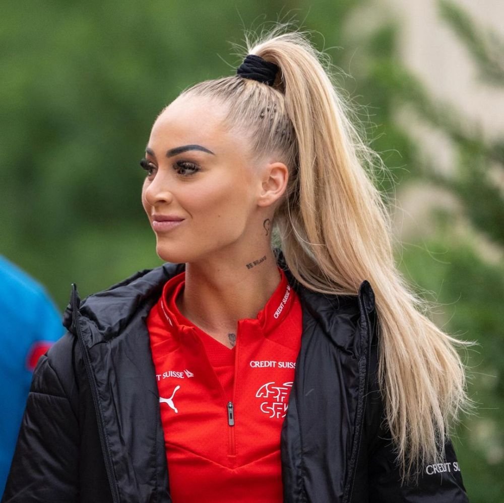 Sportiva care a refuzat o ofertă de 100.000 de lire sterline de la un site de adulți. Are un fizic de model, dar se axează pe carieră_30