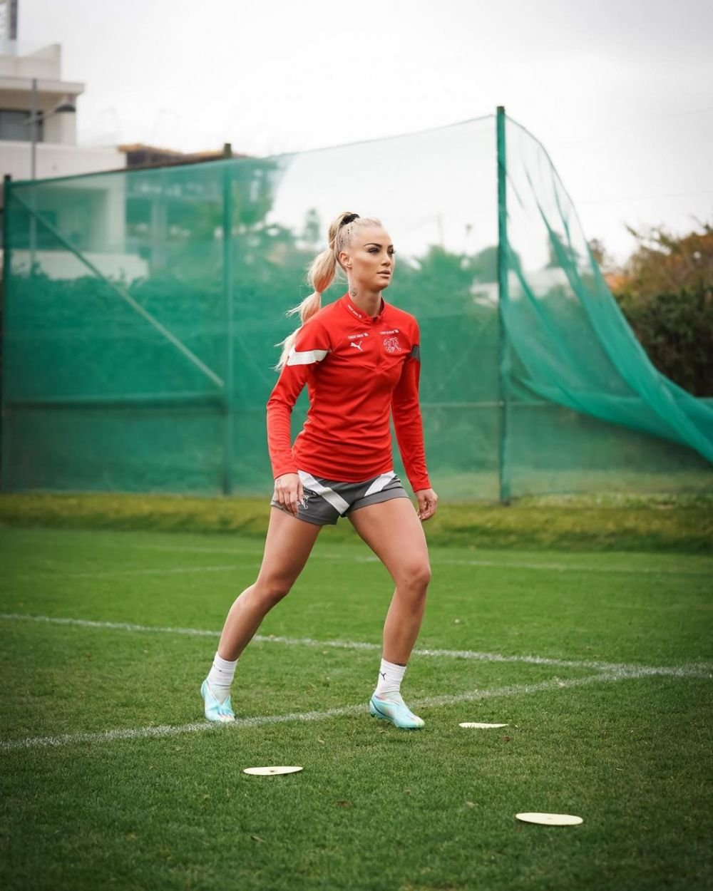 Sportiva care a refuzat o ofertă de 100.000 de lire sterline de la un site de adulți. Are un fizic de model, dar se axează pe carieră_34