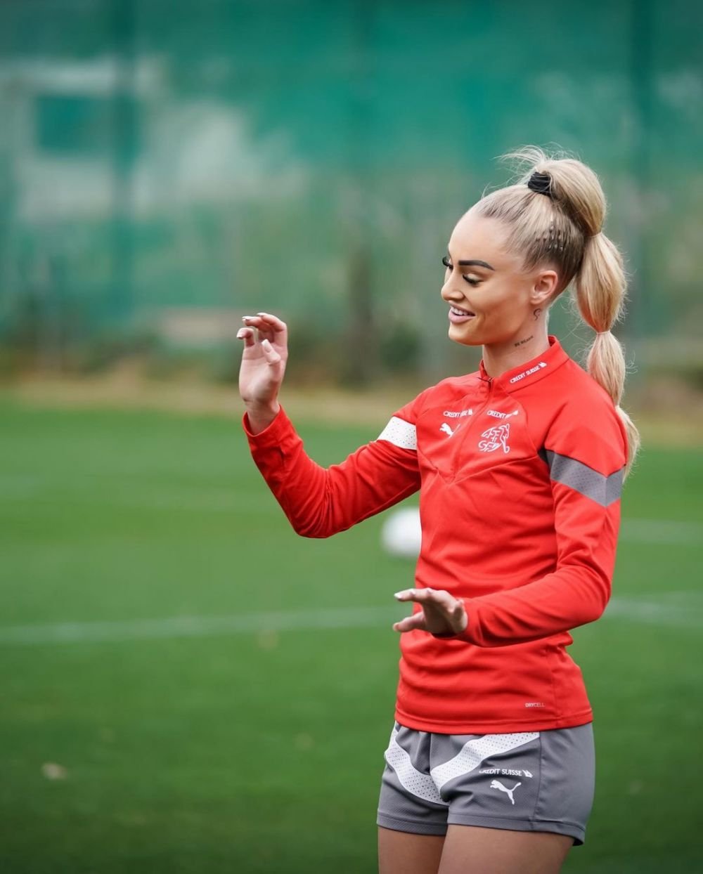 Sportiva care a refuzat o ofertă de 100.000 de lire sterline de la un site de adulți. Are un fizic de model, dar se axează pe carieră_37