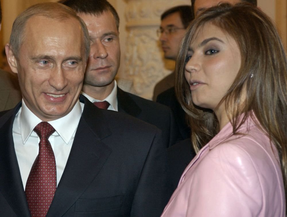 Vladimir Putin își ține amanta în puf! Cadoul uluitor primit de Alina Kabaeva de la țarul Rusiei_9