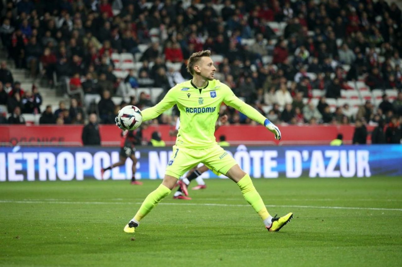 Laude în L'Equipe pentru Ionuț Radu. Nota primită după ce a apărat un penalty, iar Auxerre a ieșit din zona retrogradării_2
