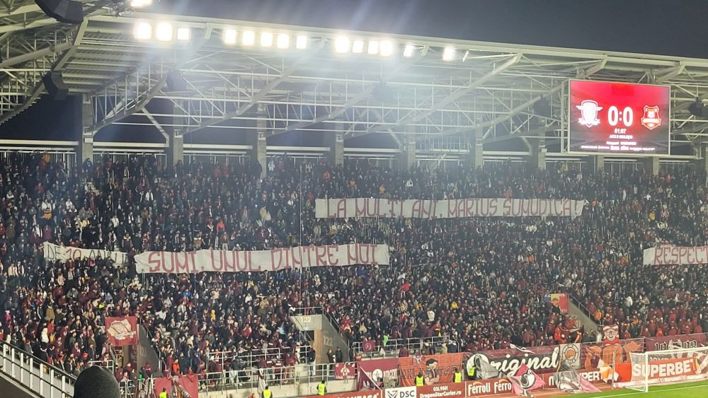 Ce a făcut galeria Rapidului, de ziua lui Marius Șumudică_3