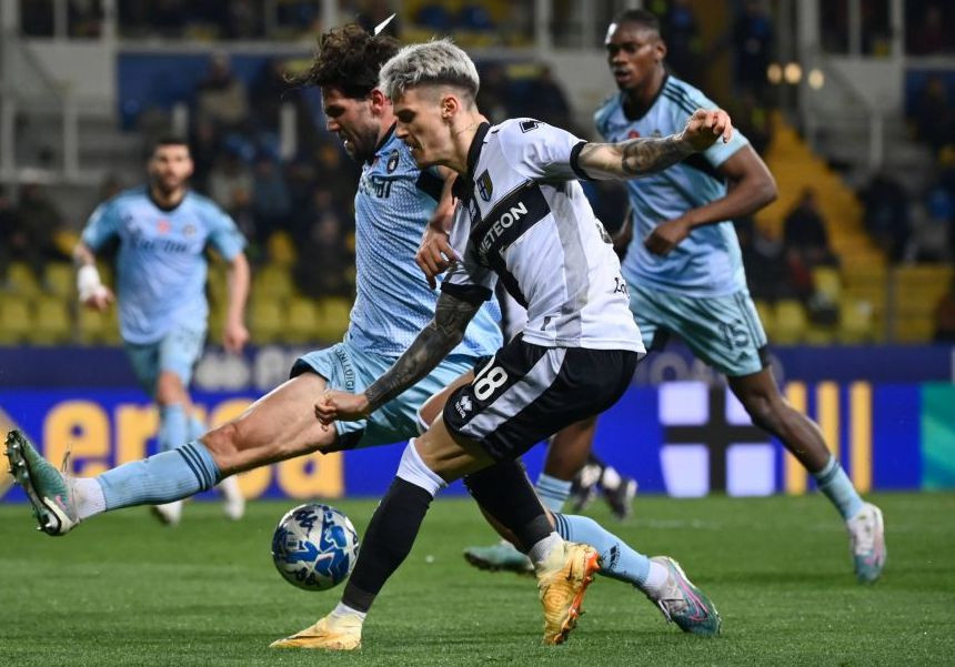 Dennis Man, cel mai slab de pe teren &icirc;n Reggina - Parma 0-1! &rdquo;Nu reușește niciodată&rdquo;