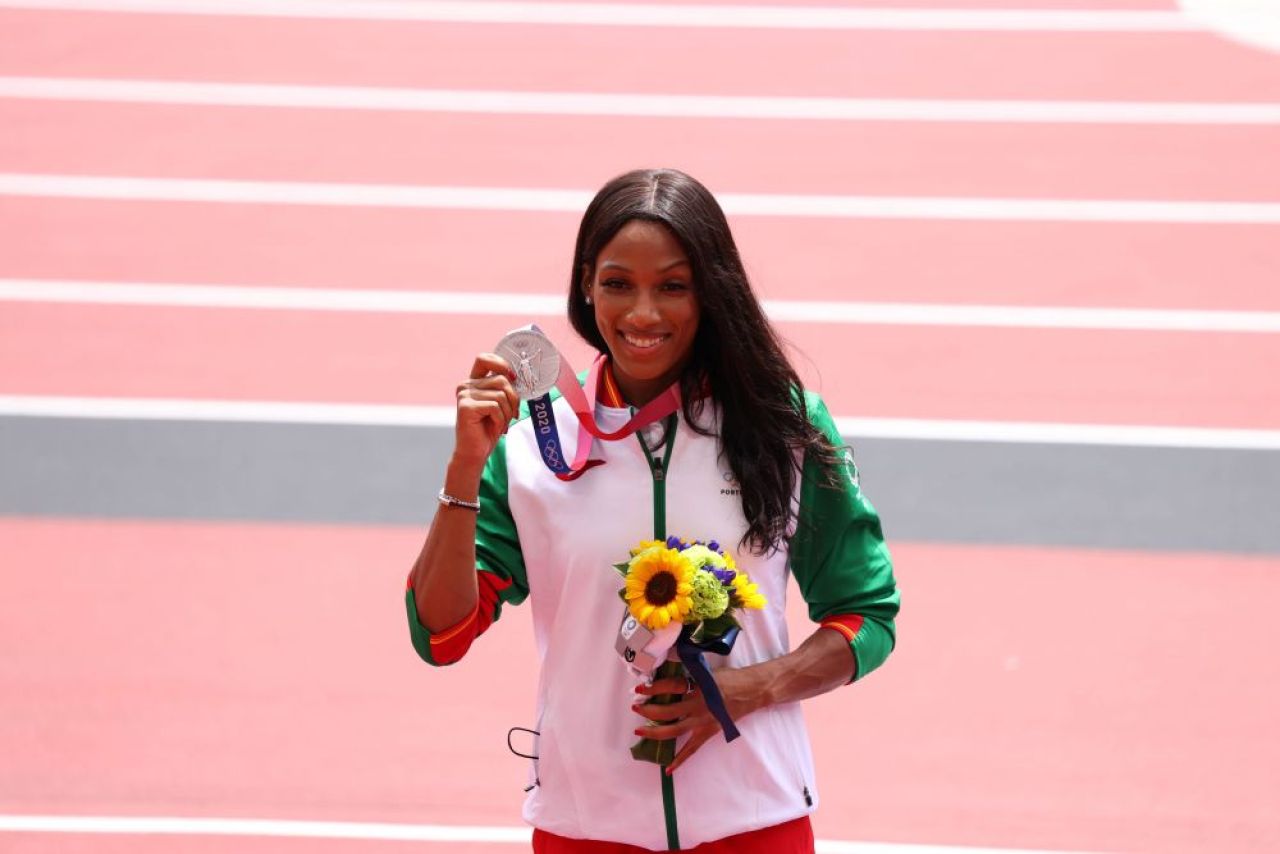 Superba Patricia Mamona ține ștacheta sus și la 35 de ani! Video provocator cu o colegă și medalie la Campionatele Europene de la Istanbul_4