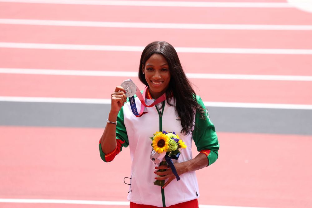 Superba Patricia Mamona ține ștacheta sus și la 35 de ani! Video provocator cu o colegă și medalie la Campionatele Europene de la Istanbul_5