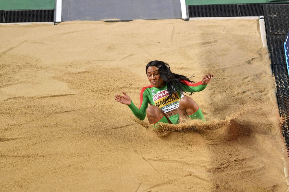Superba Patricia Mamona ține ștacheta sus și la 35 de ani! Video provocator cu o colegă și medalie la Campionatele Europene de la Istanbul_14
