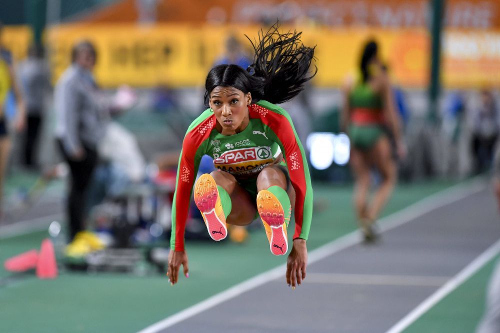 Superba Patricia Mamona ține ștacheta sus și la 35 de ani! Video provocator cu o colegă și medalie la Campionatele Europene de la Istanbul_18