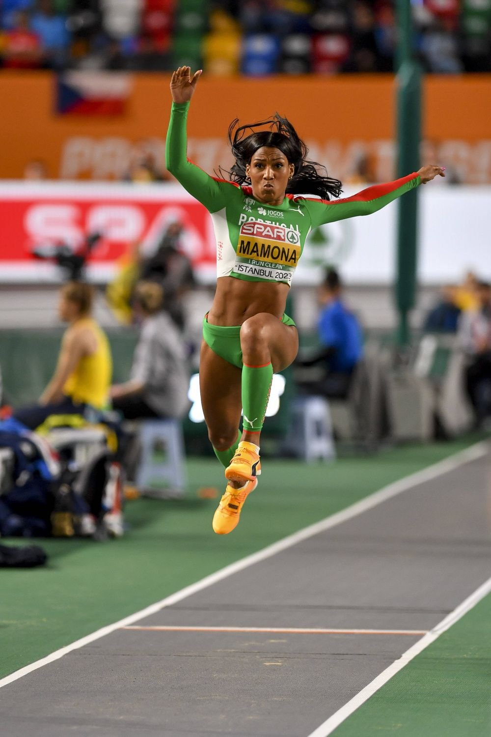 Superba Patricia Mamona ține ștacheta sus și la 35 de ani! Video provocator cu o colegă și medalie la Campionatele Europene de la Istanbul_19