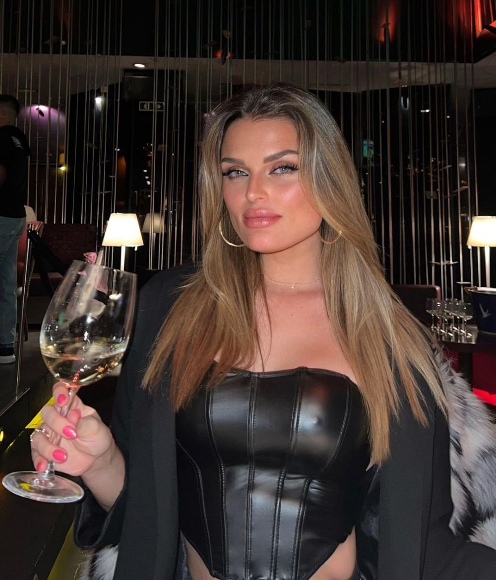 A trecut prin clipe de coșmar la o petrecere cu fotbaliști: „Am ieșit plângând!” Dezvăluirile influenceriței _40
