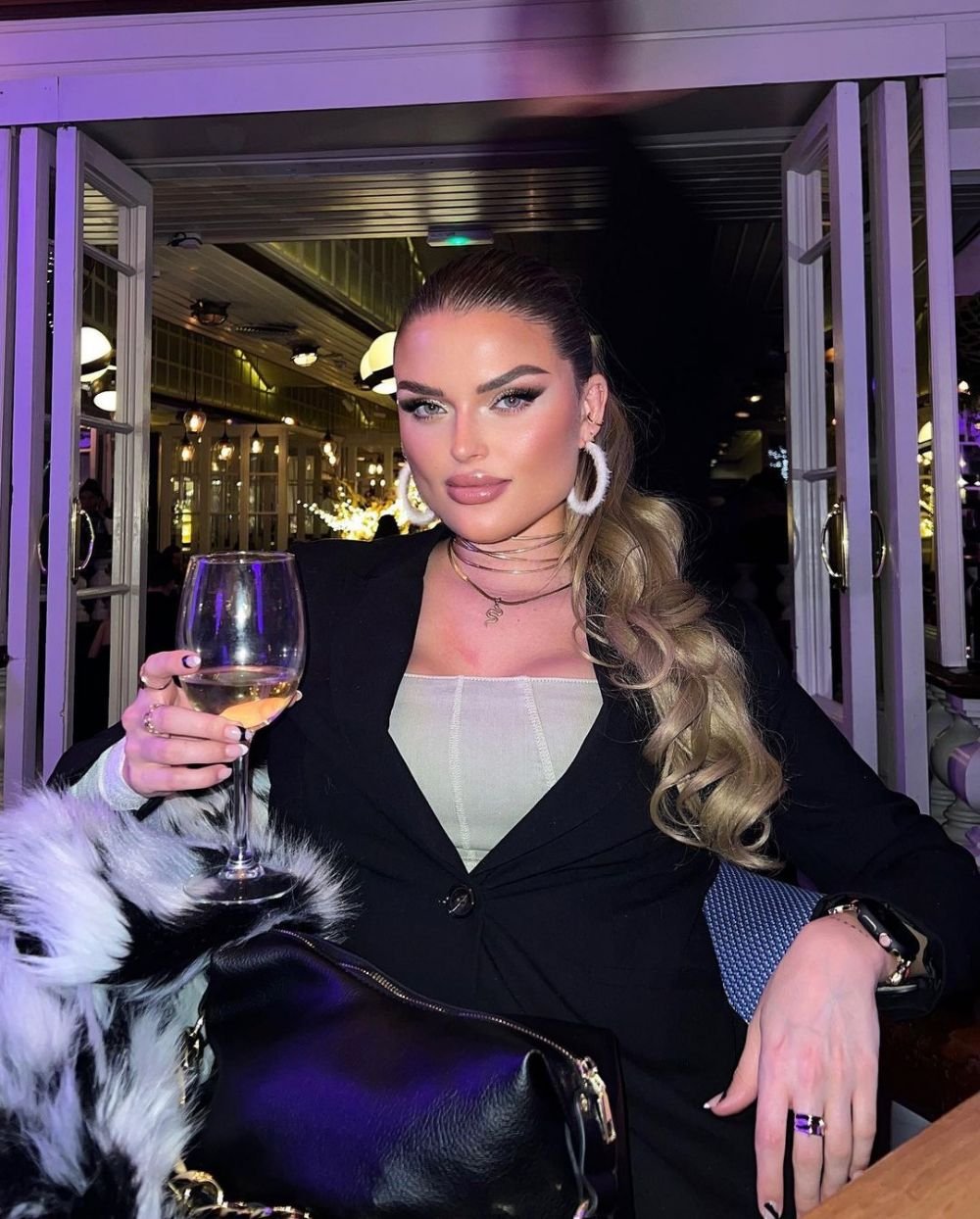 A trecut prin clipe de coșmar la o petrecere cu fotbaliști: „Am ieșit plângând!” Dezvăluirile influenceriței _52