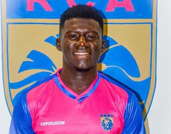 Fotbalist din prima ligă, decedat duminică &icirc;n timpul unui meci! &rdquo;I s-a făcut rău pe teren&rdquo;