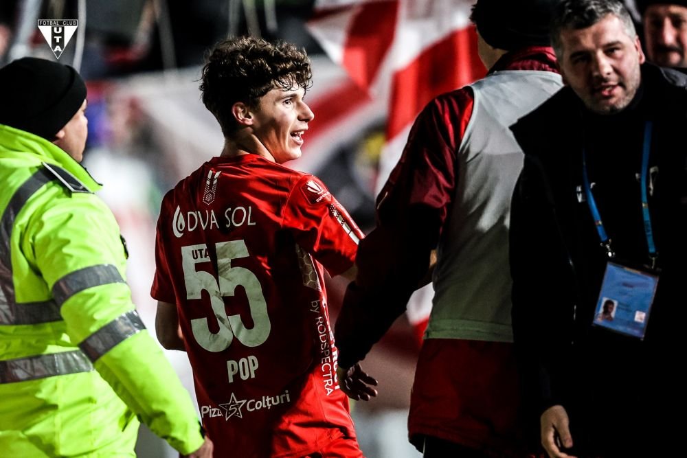 Puștiul care a făcut harcea-parcea defensiva FCSB-ului, convocat în echipa României la Turul de Elită. Cum arată lotul lui Alexandru Pelici_5