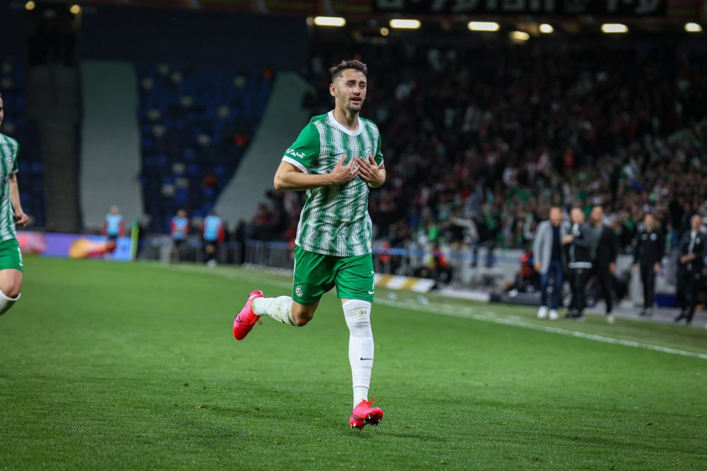 Românul care s-a retras de la echipa națională a înscris un hat-trick senzațional în derby și este golgheterul primei ligi!_6