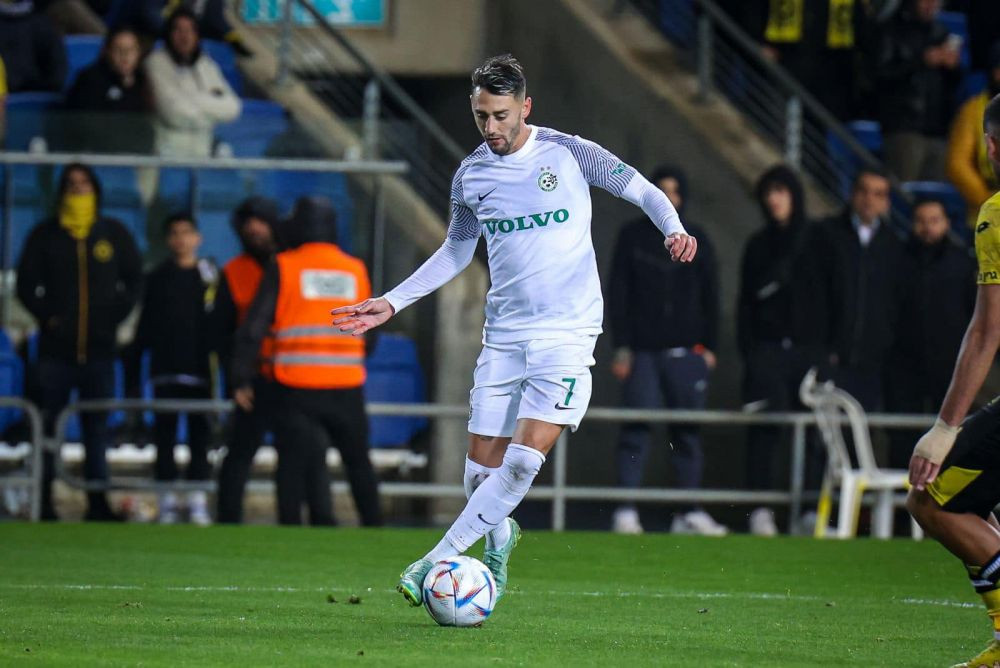 Românul care s-a retras de la echipa națională a înscris un hat-trick senzațional în derby și este golgheterul primei ligi!_7