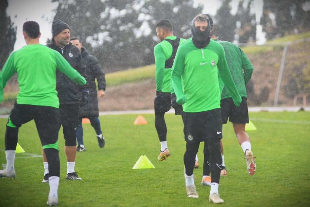 Românul care s-a retras de la echipa națională a înscris un hat-trick senzațional în derby și este golgheterul primei ligi!_12