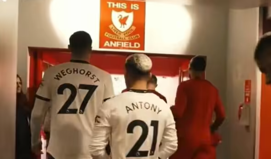 Cel mai slab jucător din istoria lui Manchester . Gestul revoltător făcut pe Anfield de un fotbalist de la United