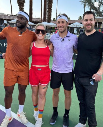 Viața în roz: cântăreața P!nk a semnat o apariție de zile mari pe terenul de tenis, la Indian Wells_5