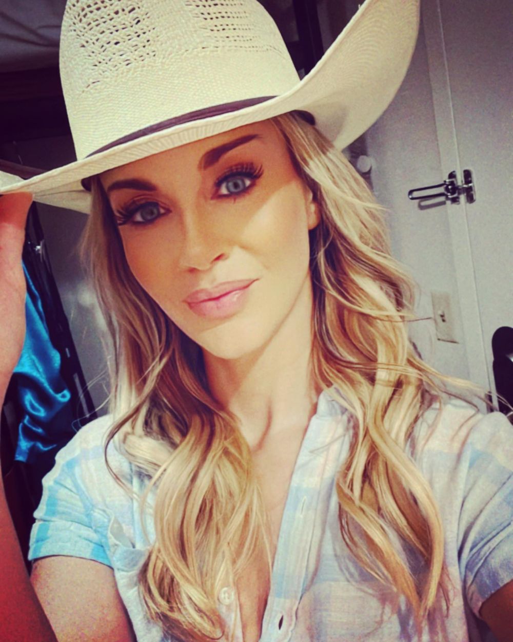 Laura Sanko, pasiune și dramă amoroasă în UFC_19
