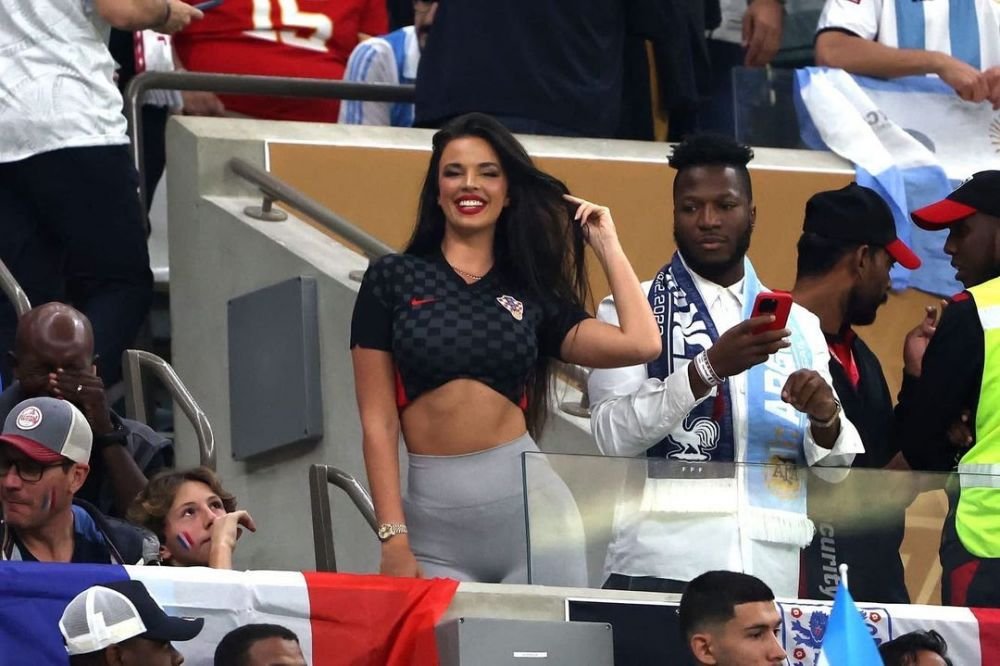 Cea mai hot suporteră de la Mondialul din Qatar, apariție răvășitoare de Ziua Femeii. Cu greu putea găsi lenjerie mai provocatoare_122