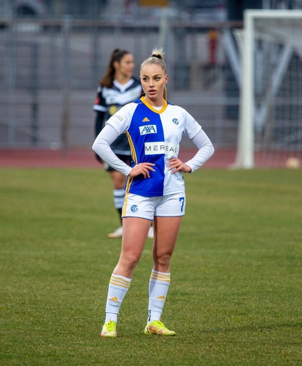 Lovitură teribilă pentru cea mai frumoasă fotbalistă din lume. A ieșit în lacrimi de pe teren, după o accidentare: 