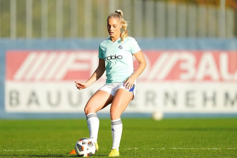 Lovitură teribilă pentru cea mai frumoasă fotbalistă din lume. A ieșit în lacrimi de pe teren, după o accidentare: 