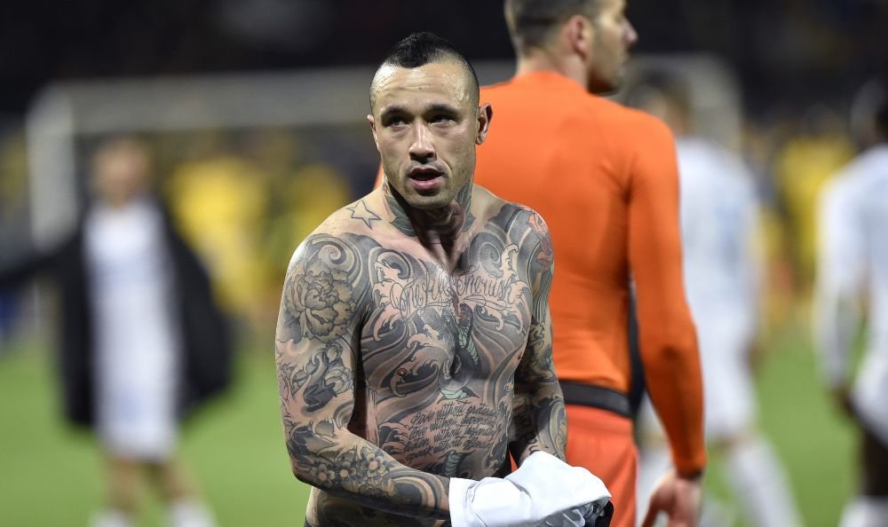 Radja Nainggolan: Beau și 20 de pahare &icirc;ntr-o seară, dar după intru normal pe teren. Am greșit c&acirc;nd am fumat pe bancă